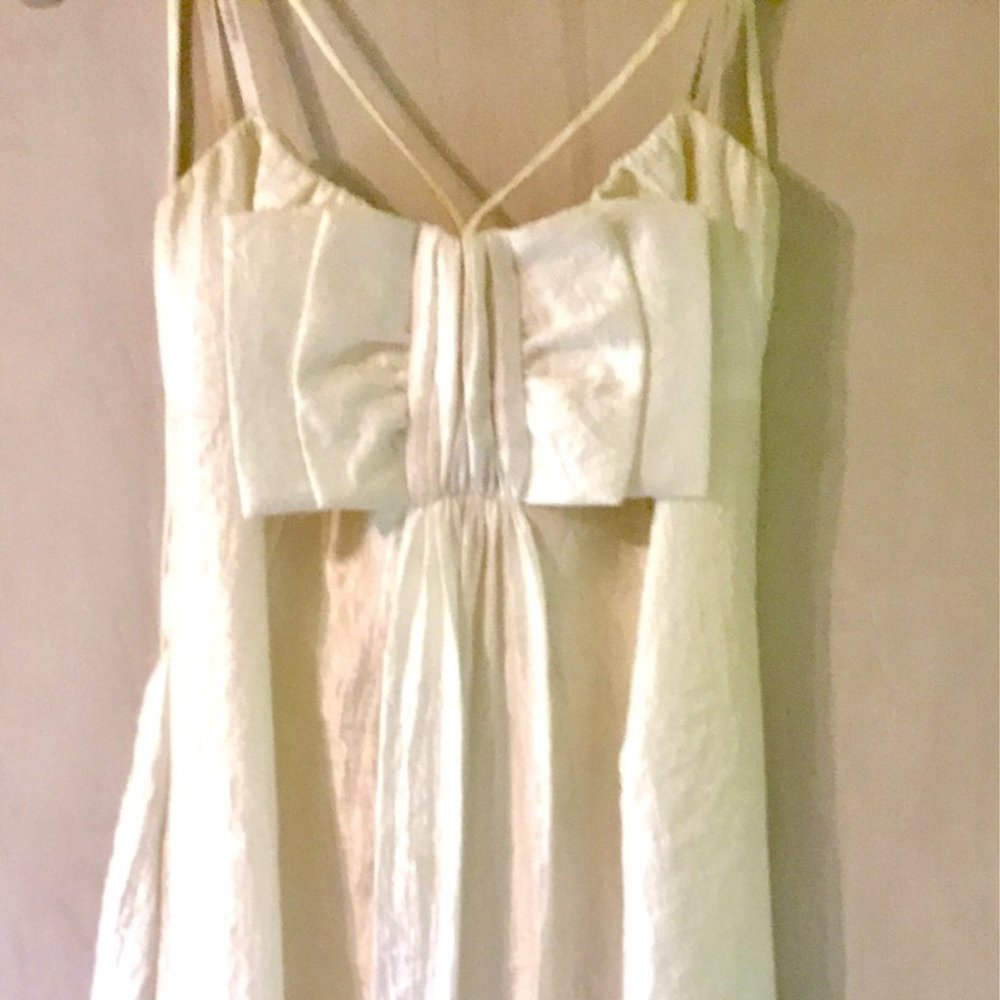 Alexia Admore Pearl Colored Dress Size Small